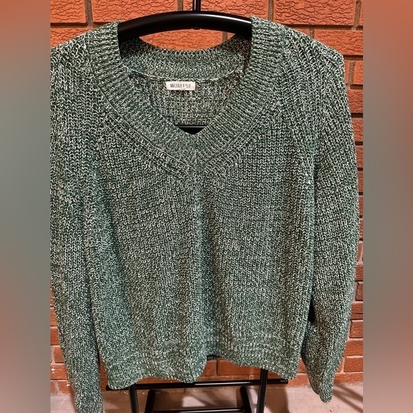 Green and white chunky sweater - Picture 1 of 3